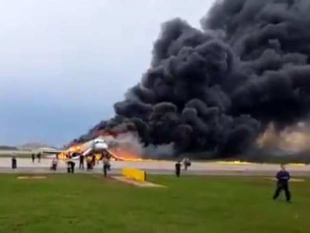 U zrakoplovnoj nesreći na aerodromu u Moskvi poginula 41 osoba [video]