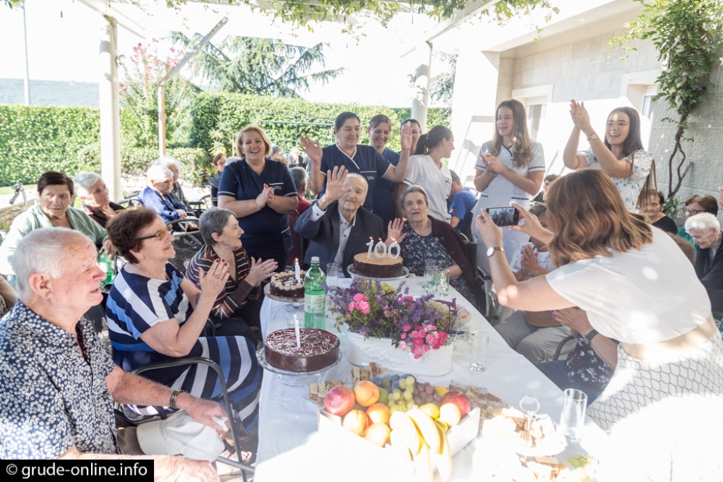Svečano u Domu Vita u Grudama, Stjepan proslavio stoti rođendan i 75. godišnjicu braka sa svojom Dragicom