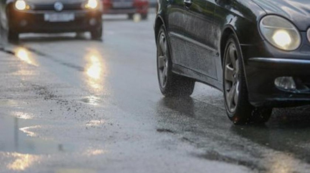 Stanje na cestama: Ceste mokre i skliske