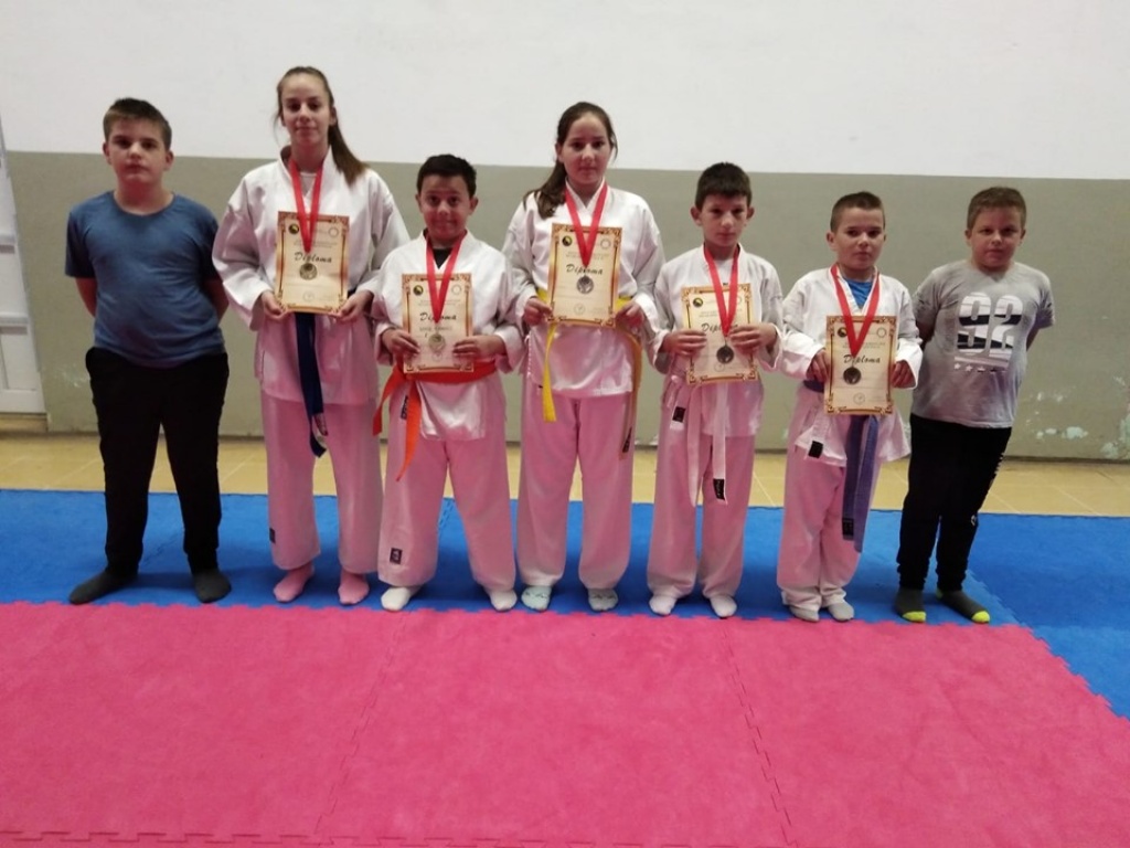 Karate klub Klobuk se okitio sa šest odličja na turniru u Širokim Brijegu