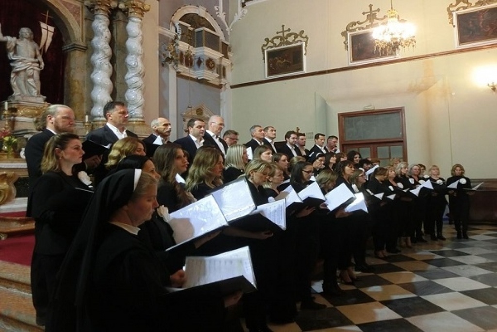 Humački zboraši počastili Dubrovčane marijanskim koncertom