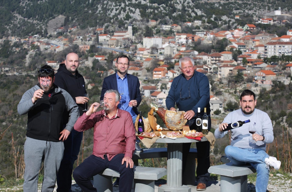 Vrgorčani prvi u Dalmaciji otvaraju ‘hall of fame‘ vrhunskog pršuta i vina