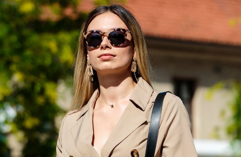 Ljubušanka, blogerica Lara Medić u safari stilu, te s unikatnom kožnatom torbom Helenas