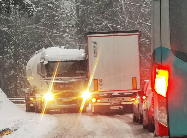 Snijeg pravi probleme vozačima diljem BiH