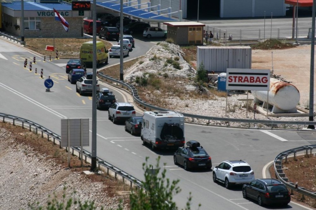 Od danas kamioni mogu prelaziti preko svih graničnih prijelaza s Hrvatskom