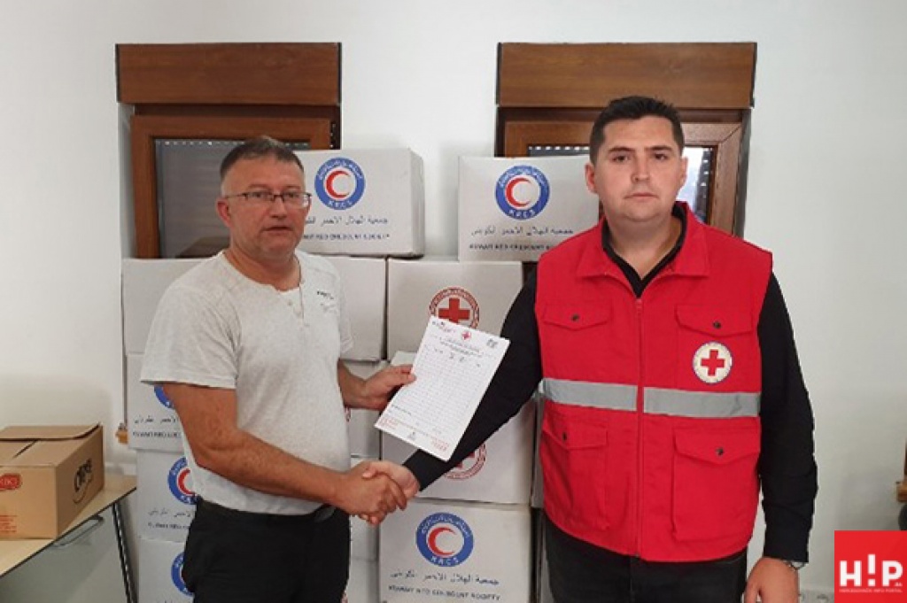 Viktora Grbavca, predsjednika Crvenog Križa povodom Bajrama uručio donaciju islamskoj zajednici