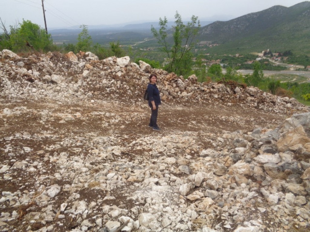 Bageri oštetili prapovijesnu gradinu na brdu Osoje u Zvirovićima