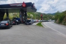 Nezapamćeno niska cijena goriva na Tioilu stvorila kolonu automobila [video]