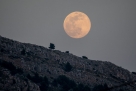 Supermjesec zasjao je iznad Hrvatske, neki ga tumače kao znak nade