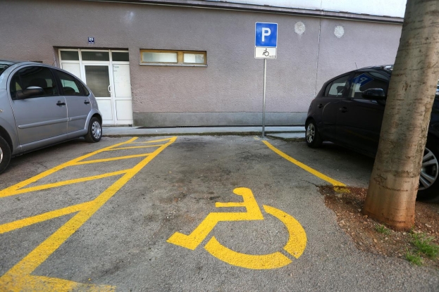 Zlouporaba parking mjesta za osobe s invaliditetom: Kazne od sada 200 KM!