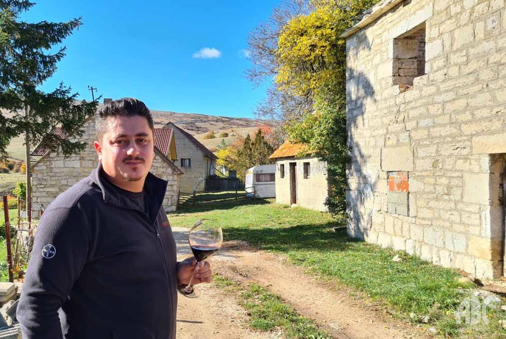 Vino u duvanjskom selu Mokronoge pravi se od grožđa s područja Ljubuškog