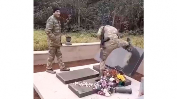 Azerbejdžanci skrnave i uništavaju armenske grobove u Artsakhu [video]