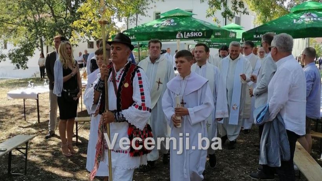 Pater Ivan Tolj slavi 25 godina misništva u rodnim Veljacima [foto]