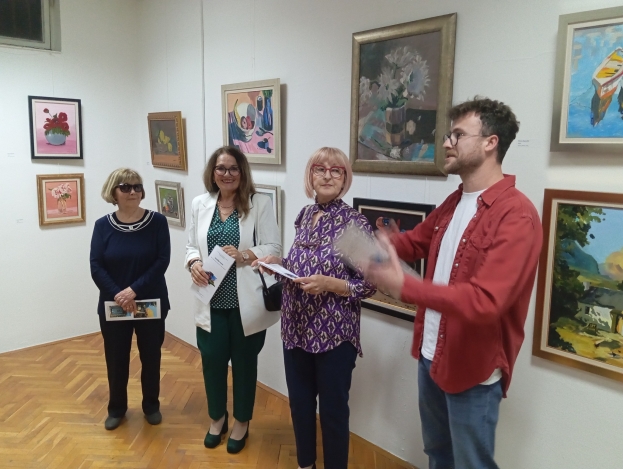U Knjižnici Ljubuški otvorena izložba slika Biserke Kadragić, Mirjane Boras i Silvane Dugandžić