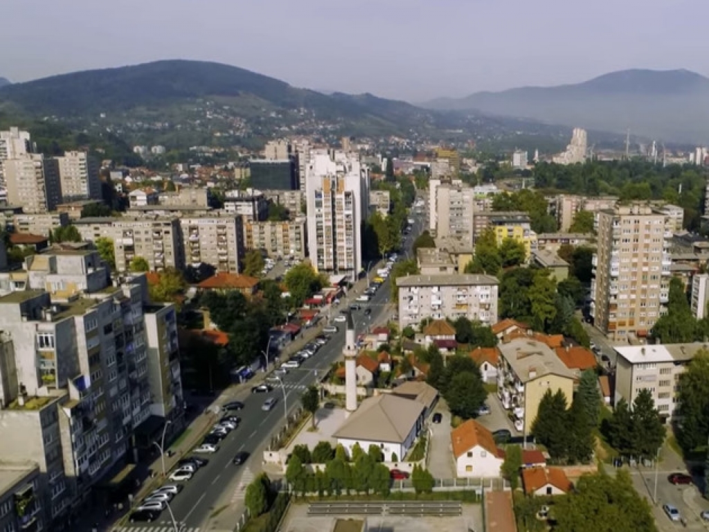 Tvrtka iz Ljubuškog vrši ugradnju solarnih klupa u Zenici