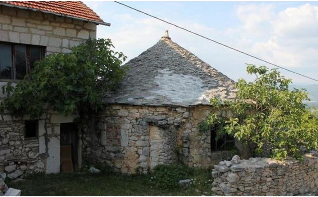 Povijesni raritet na hercegovačko – dalmatinskoj međi! Kula stara oko 300 godina