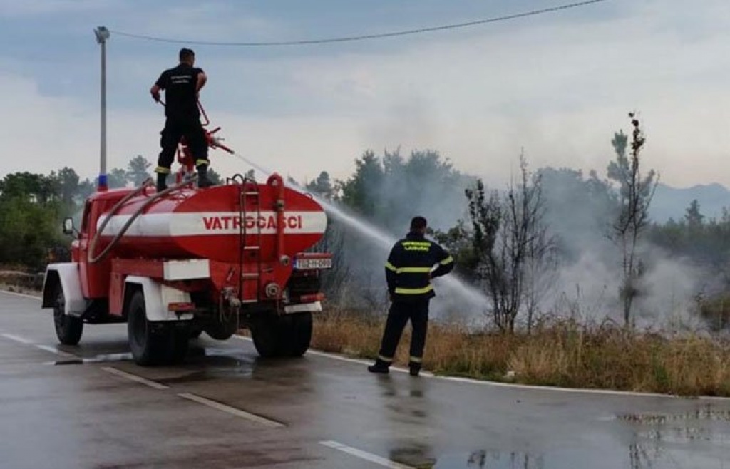 Vatrogasci jučer gasili požar između Grabovnika i Otoka