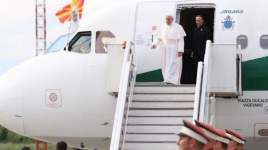 Papa Franjo doputovao u Skoplje