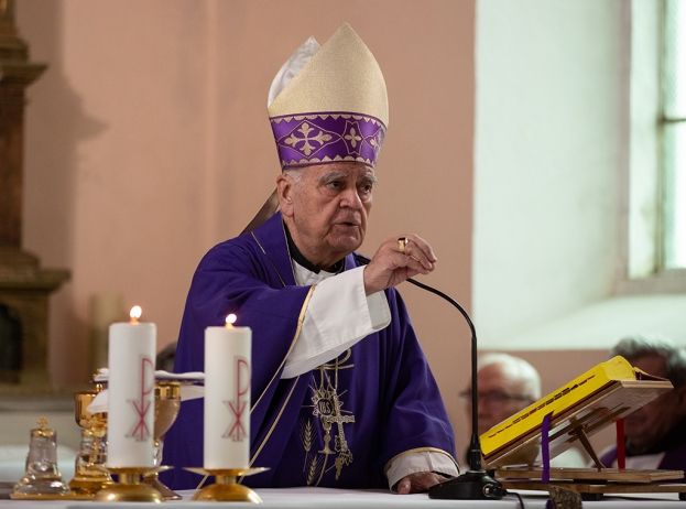 Medijsko čudo: biskup Perić otvorio crkve!