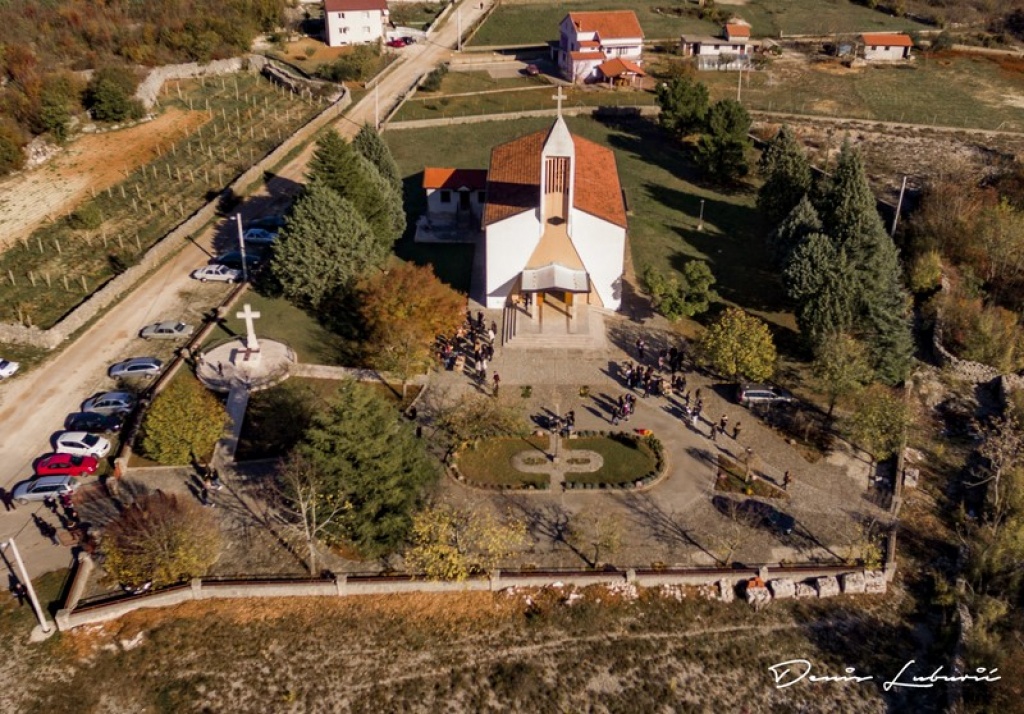 Crkva sv. Nikole Tavelića u Gornjim Radišićima