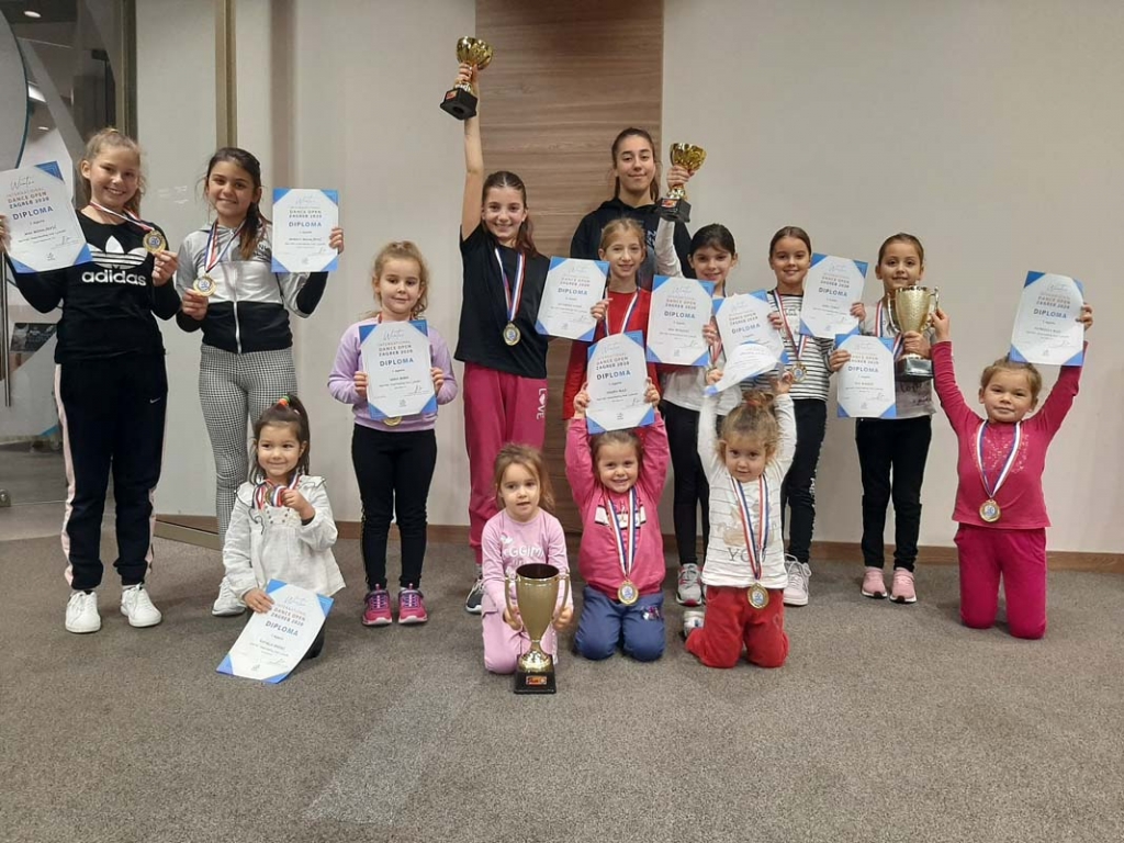 Sportski cheerleading klub Ljubuški osvojio je 4 medalje na svom prvom natjecanju