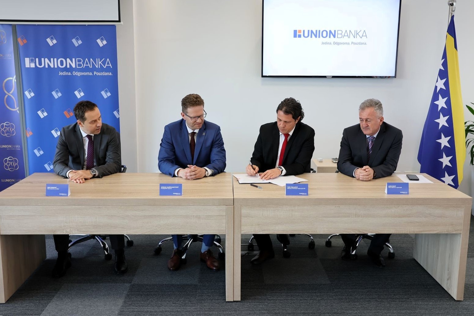 foto-4-potpisivanje-ugovora-za-mlade_1747124072.jpg