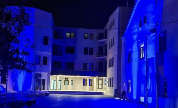 Zgrada MUP-a ŽZH sinoć je bila osvijetljena plavom svjetlo&scaron;ću u sjećanje na poginule policajce