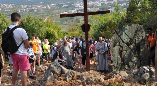 Deseci tisuća vjernika jučer hodočastili na brdo Križevac