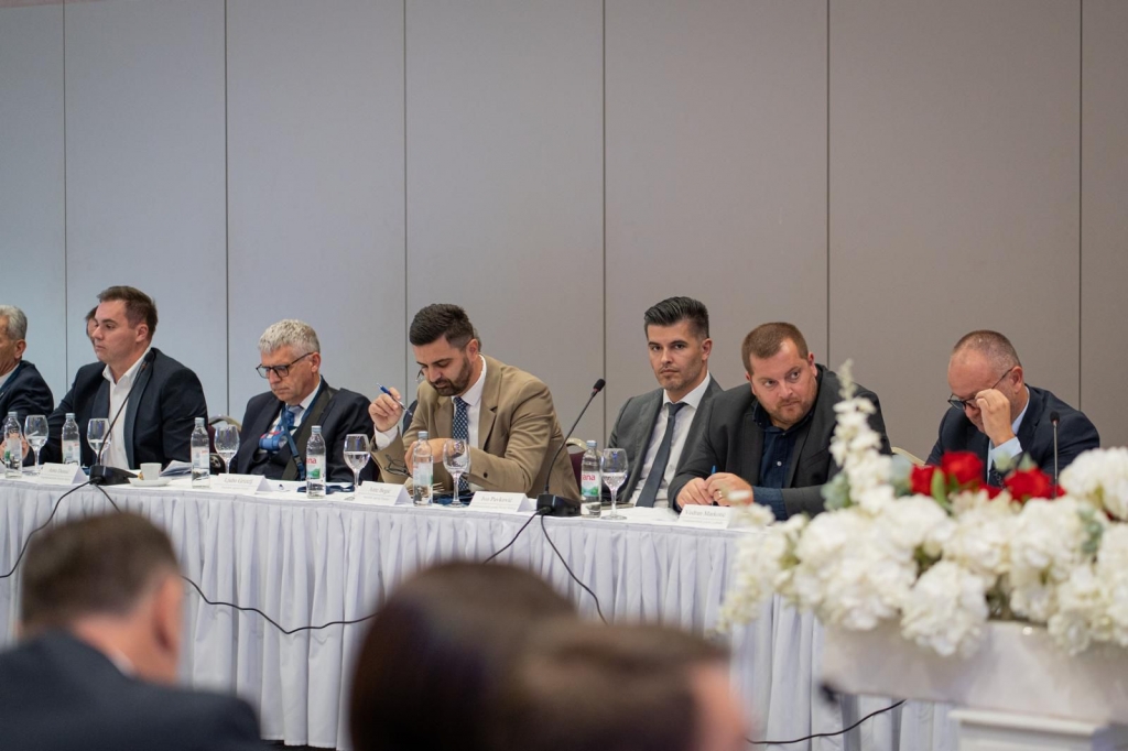 Ministar Kraljević i gradonačelnik Markotić s dužnosnicima HDZ-a BiH i predstavnicima Hrvatske na koordinacijskom sastanku u Neumu