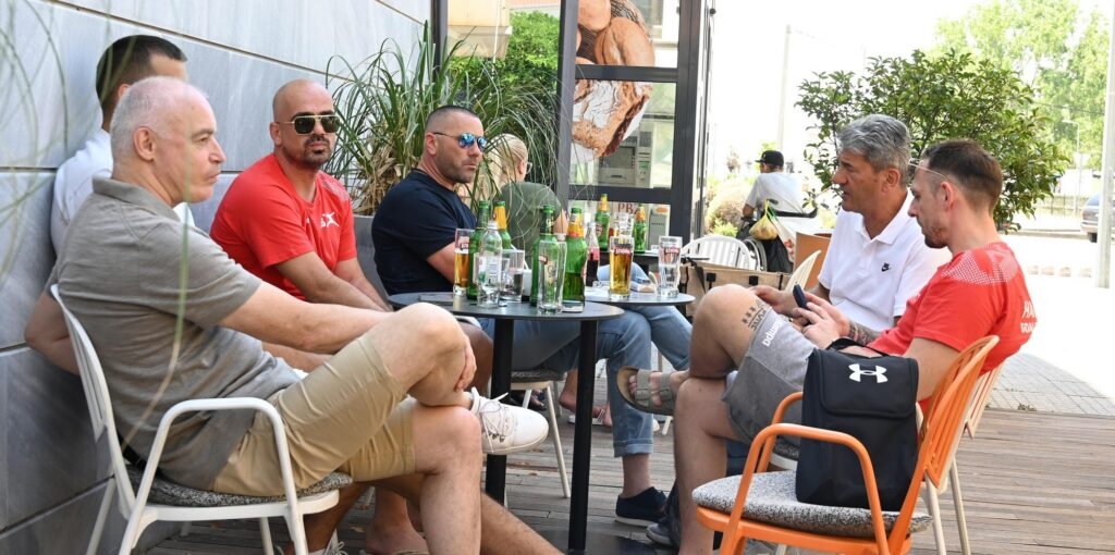 Delegacija RK Izviđač Agrama na rukometnom kampu u Omišu