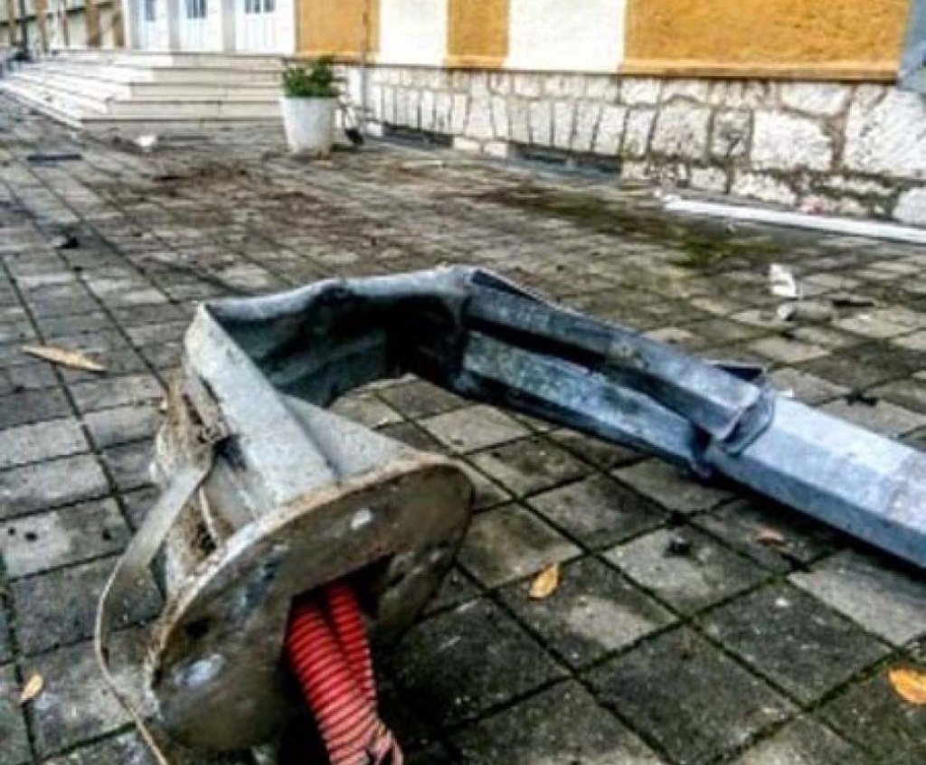 Vandalizam u dvorištu Osnovne škole Marka Marulića u Ljubuškom [foto]