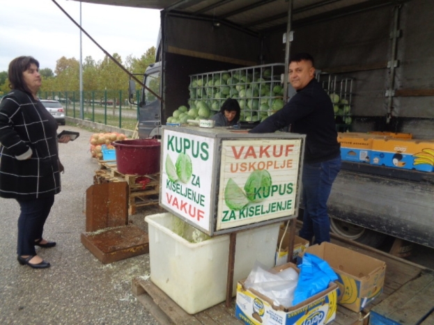 Andrija Čuljak, jedini preostali prodavač kupusa za zimnicu na čapljinskoj tržnici: Ljudi kupuju kao da će nestat, a i hoće uskoro
