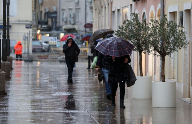 Nagla promjena vremena: Stiže ki&scaron;a i snijeg, najavljeni i olujni udari vjetra &scaron;irom BiH