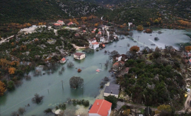 Evakuacija stanovnika: Iz sela Kokorići može se samo čamcima [video]
