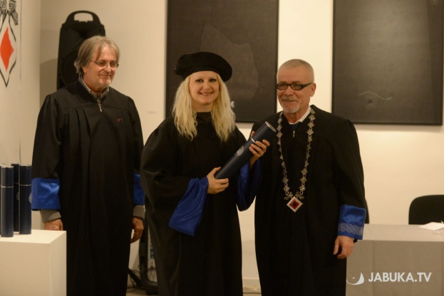 Ljubušak prof. dr. sc. Stjepan Skoko, dekan Akademije likovnih umjetnosti uručio diplome i promovirao 6 diplomanada
