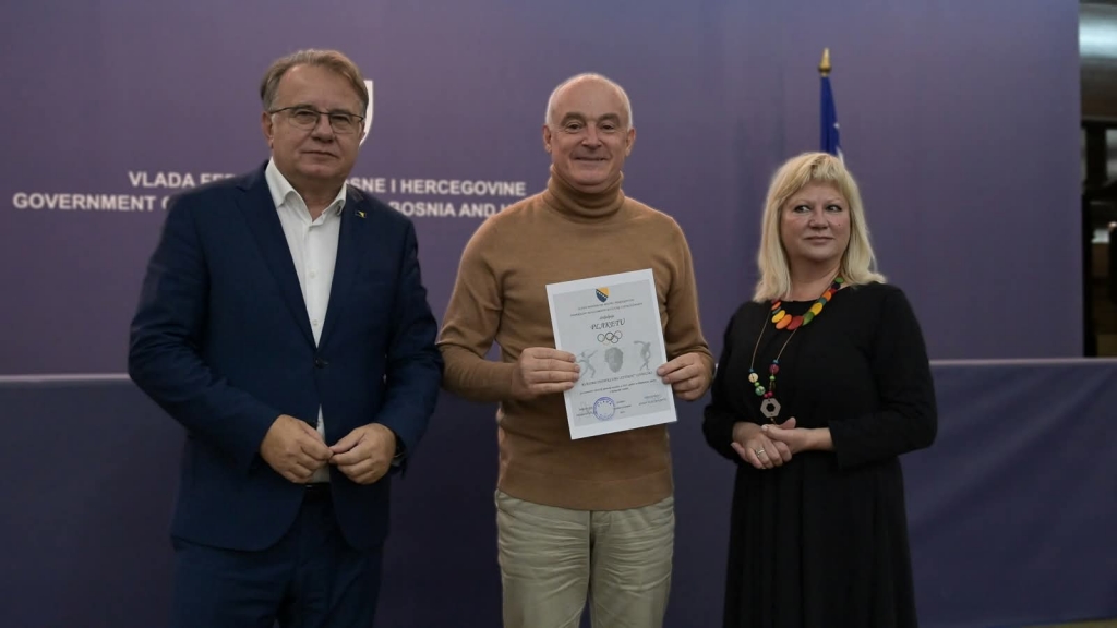 Vlada Federacije BiH: Priznanja za vrhunske sportske rezultate RK Izviđač te boksačima Leonu Vranješu i Petru Nosiću