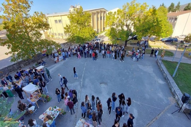 [FOTO| Dani kruha u Gimnaziji Ljubuški u znaku veselja i zahvale Bogu na svim darovima