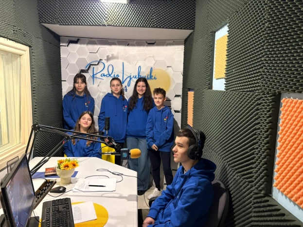 Polaznici Centra izvrsnosti hrvatskog jezika ŽZH gosti na&scaron;eg radijskog programa