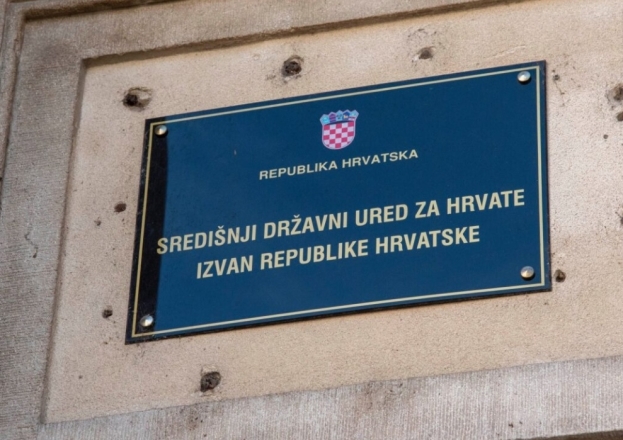 Središnji državni ured za Hrvate izvan RH financira nogometno igralište s umjetnom travom u Ljubuškom