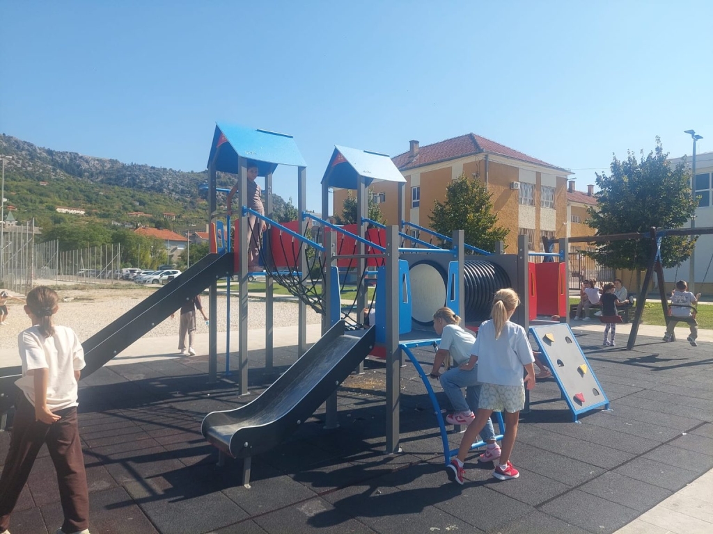 JP Parkovi: Uređuju se dječja igrališta na području grada i postavlja novi mobilijar