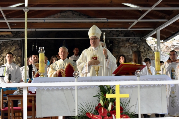Studenci: Biskup Ivan Štironja predvodio misno slavlje na Uočnicu