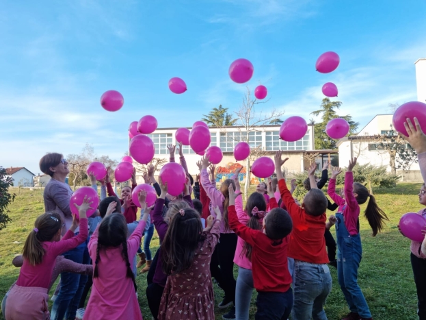 Osnovci s Gračina obilježili Dan ružičastih majica