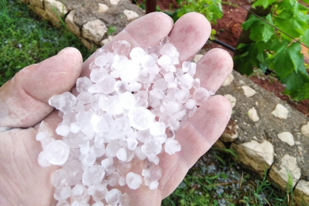 Snažno nevrijeme zahvatilo Hercegovinu, kiša, grmljavina i tuča nisu zaobišli Ljubuški