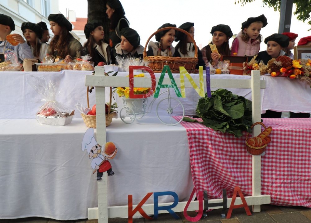 Ljubuški: Održani “Dani kruha i zahvalnosti za plodove zemlje” [FOTO]