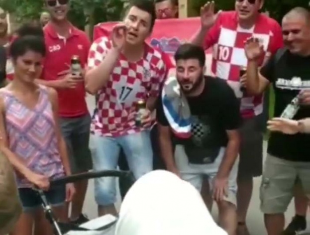 Hrvatski navijači uspavljivali bebu u Trnavi uz “Zeku i potočića” [video]