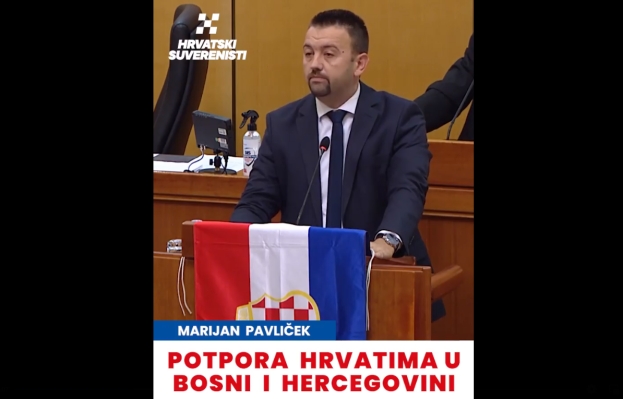 Pavliček za govornicom Sabora izvjesio zastavu Hrvata BiH: &quot;Zahtijevamo hitnu reakciju ministra Grlića Radmana&quot;