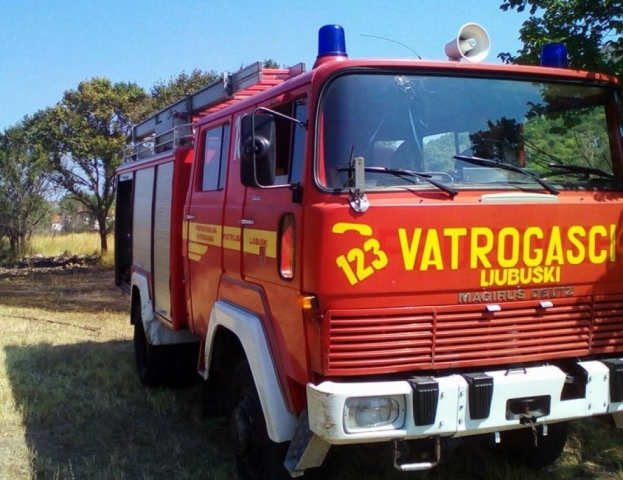 Ljubuški i posuški vatrogasci se borili s požarima