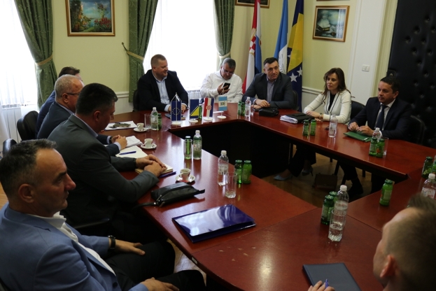 Federalni ministar Hrnjić posjetio Grad Ljubuški: Osnažiti proizvodnju i otkloniti probleme poljoprivrednika[FOTO &amp; VIDEO]