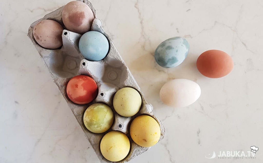 Zaboravite na umjetne boje: Ovako se boje uskr&scaron;nja jaja koristeći samo prirodne sastojke