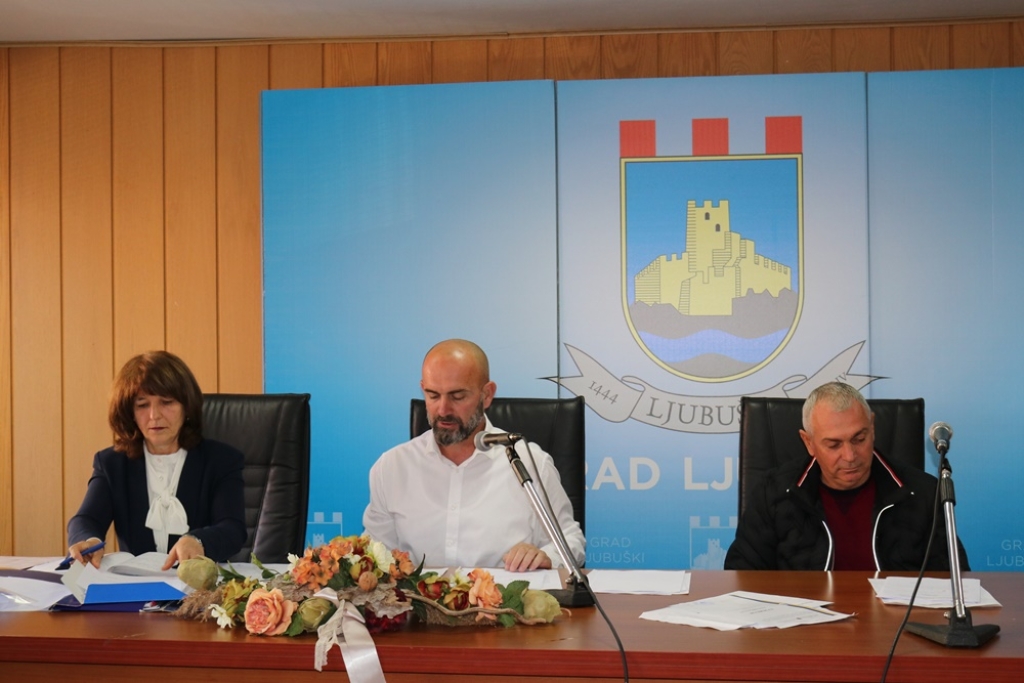 Održana konstituirajuća sjednica Gradskog vijeća Ljubuški, Tihomir Kvesić novi-stari predsjednik [FOTO]